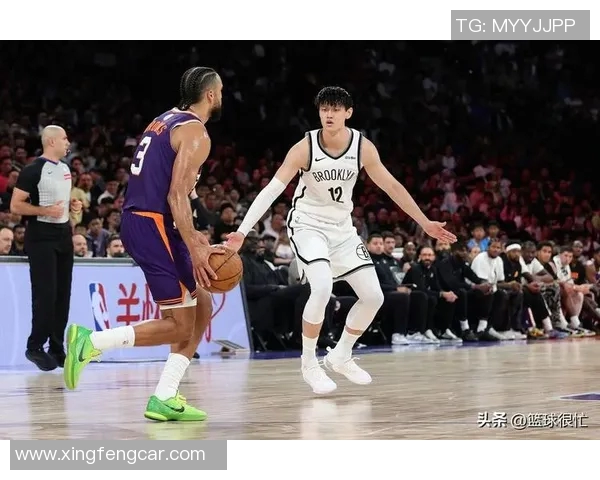 雷霆与篮网激战正酣双方球星展现精彩对决引发球迷热议